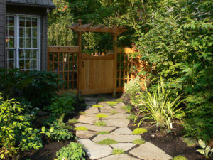 Landscape East West Variegated Bluestone Hardscape